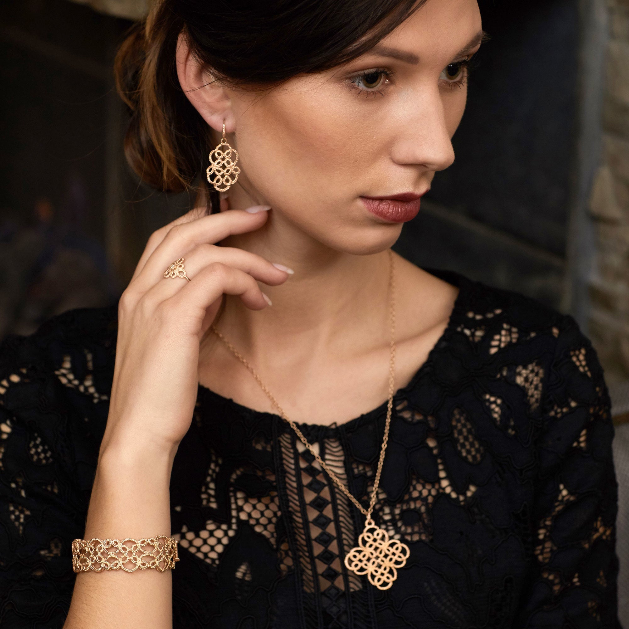 Bangle "Lakmé" in yellow gold