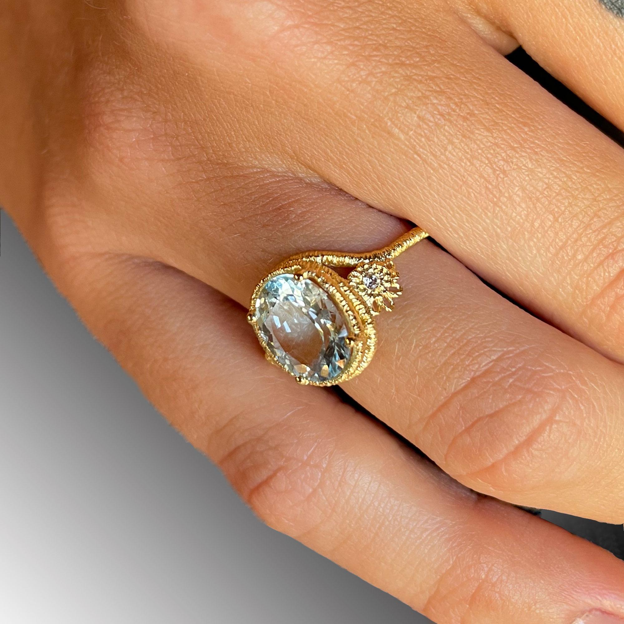 Ring "Theresa" in white gold with aquamarine and brilliant-cut diamonds