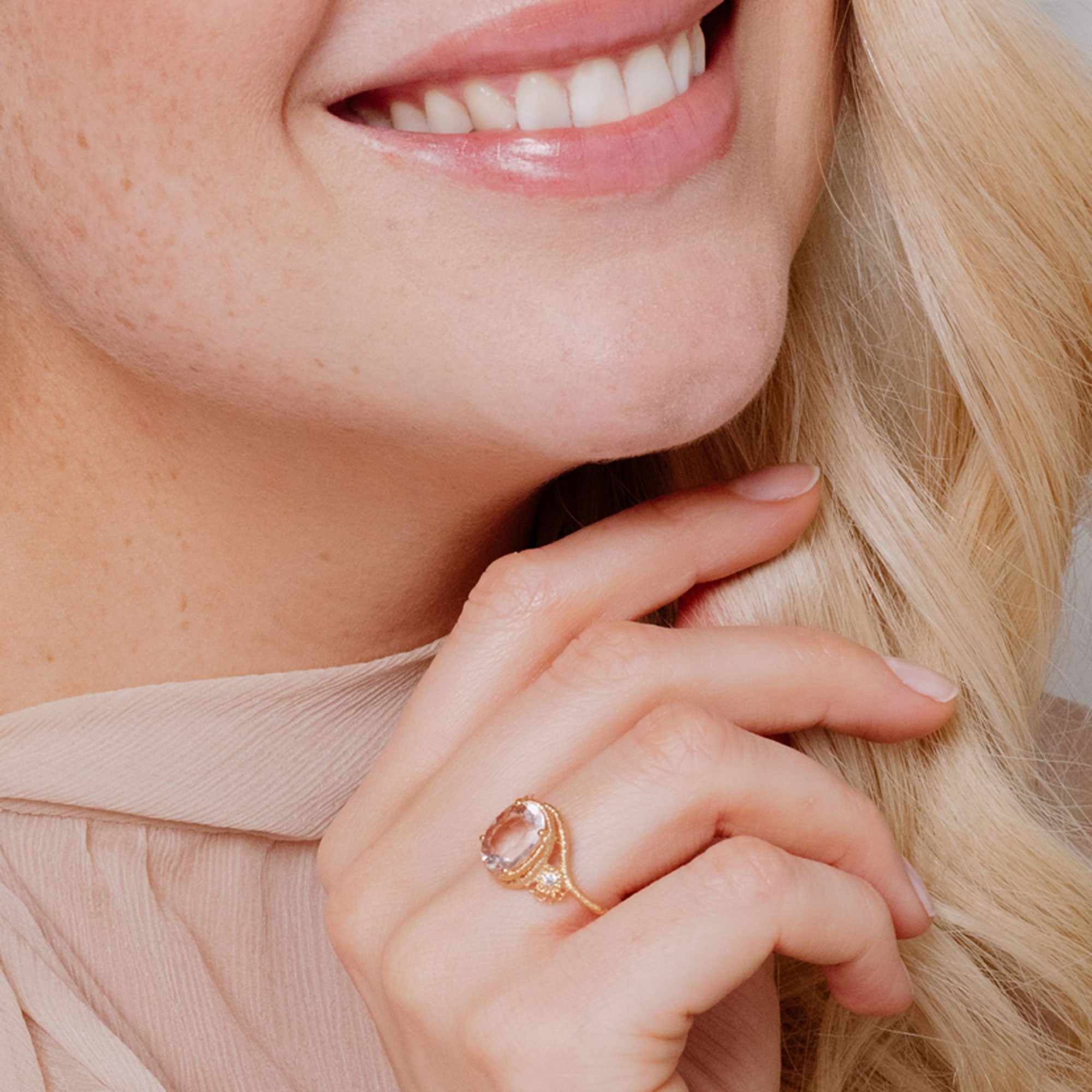 Ring "Theresa" in white gold with morganite and brilliant-cut diamonds