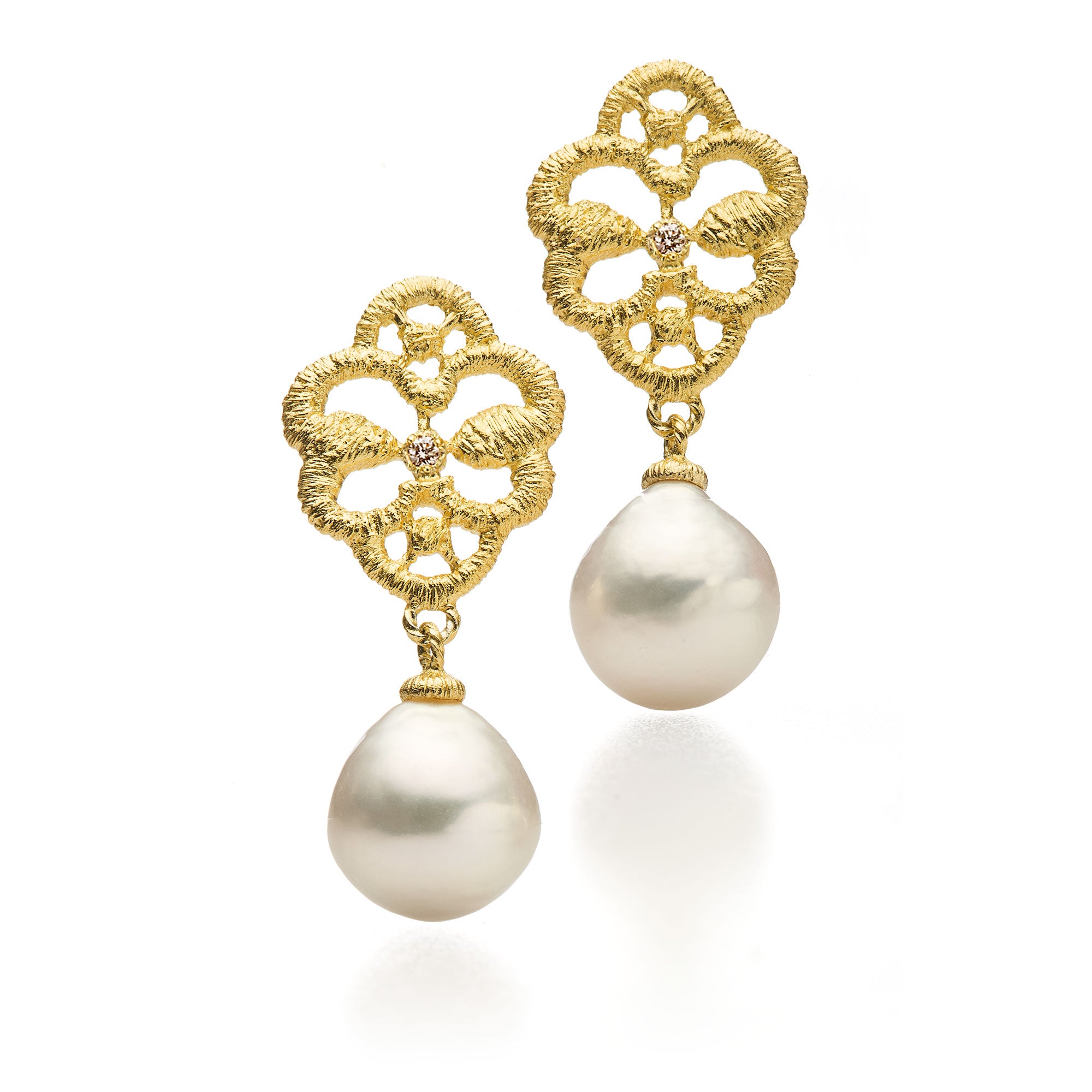Earrings "Marrakesh Pearl" with baroque pearls in 18k yellow gold with brilliant-cut diamonds