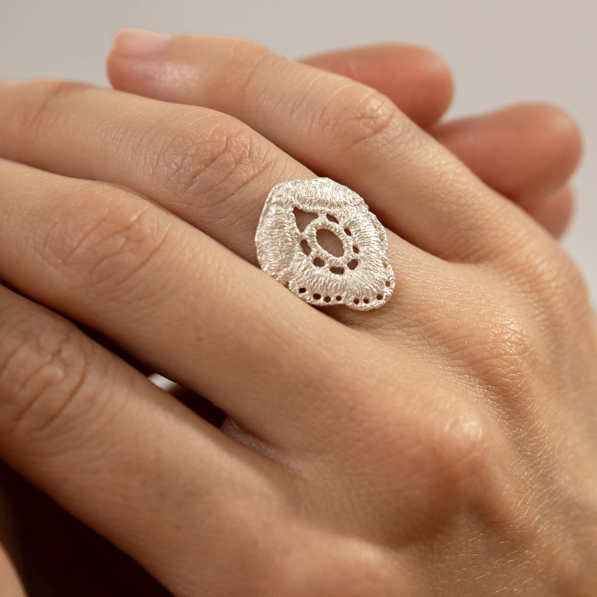 Ring "Wild Rose" in Gelbgold
