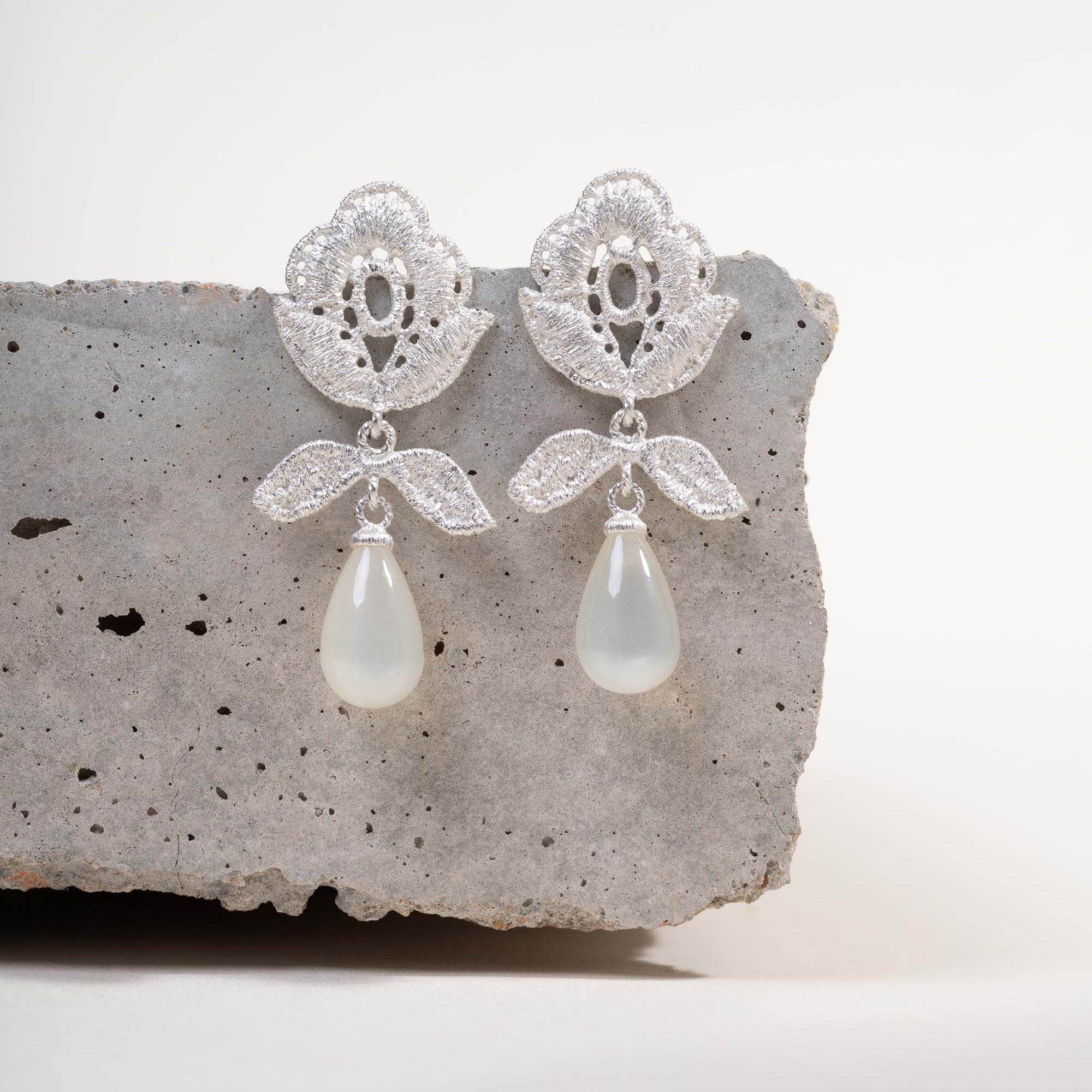 Earrings "Wild Rose Drop" in silver with mother-of-pearl drops