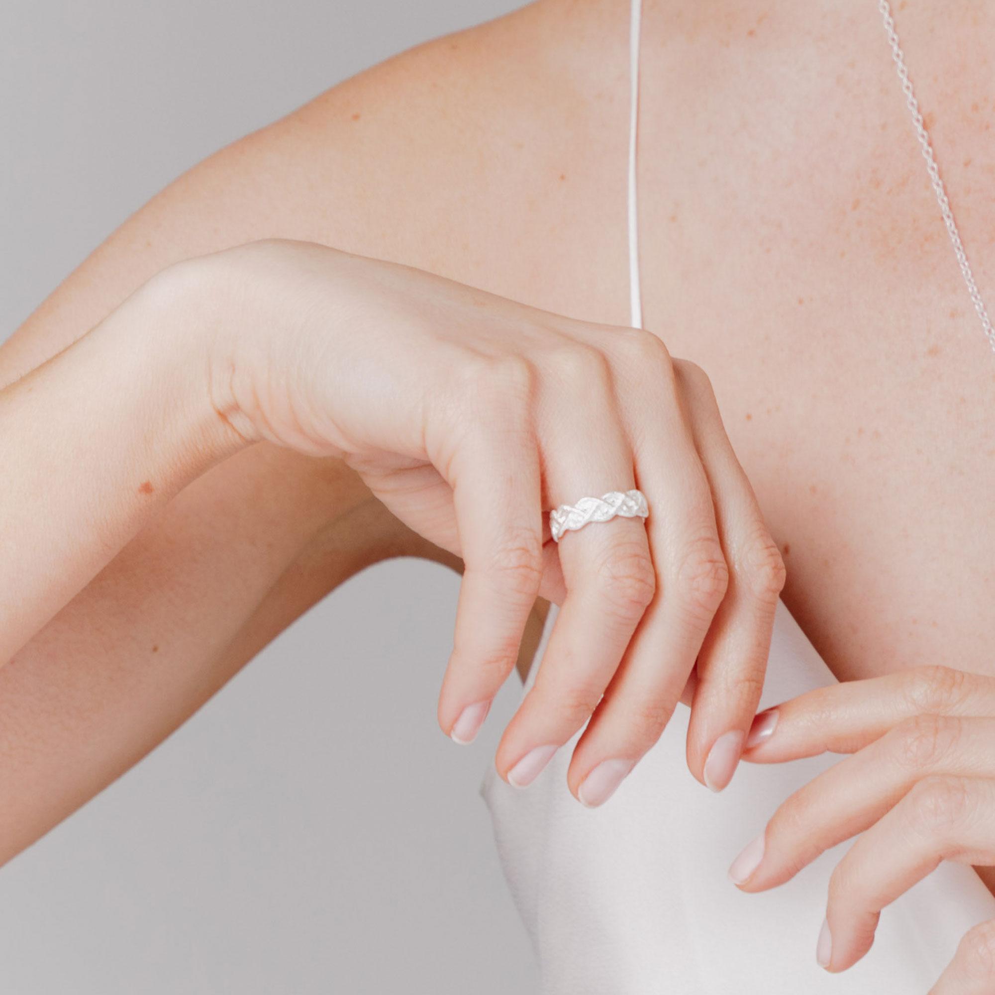 Ring "Hera" in yellow gold with brilliant-cut diamonds