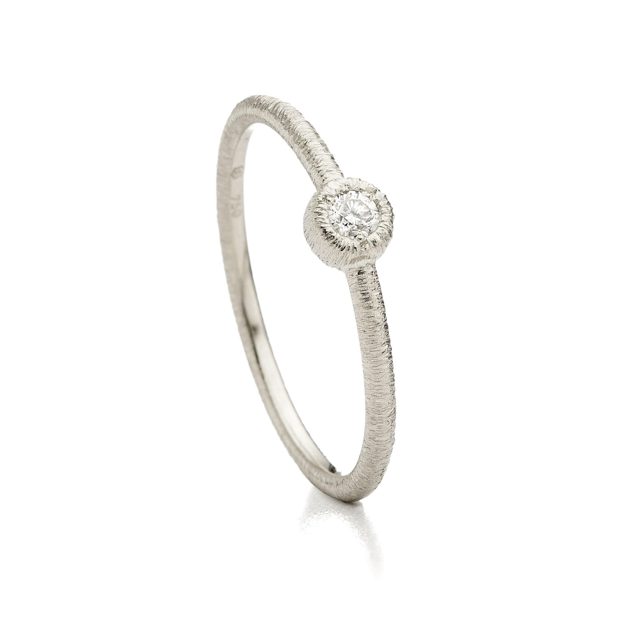 Ring "Iris Solitär" in Weißgold mit Brillant