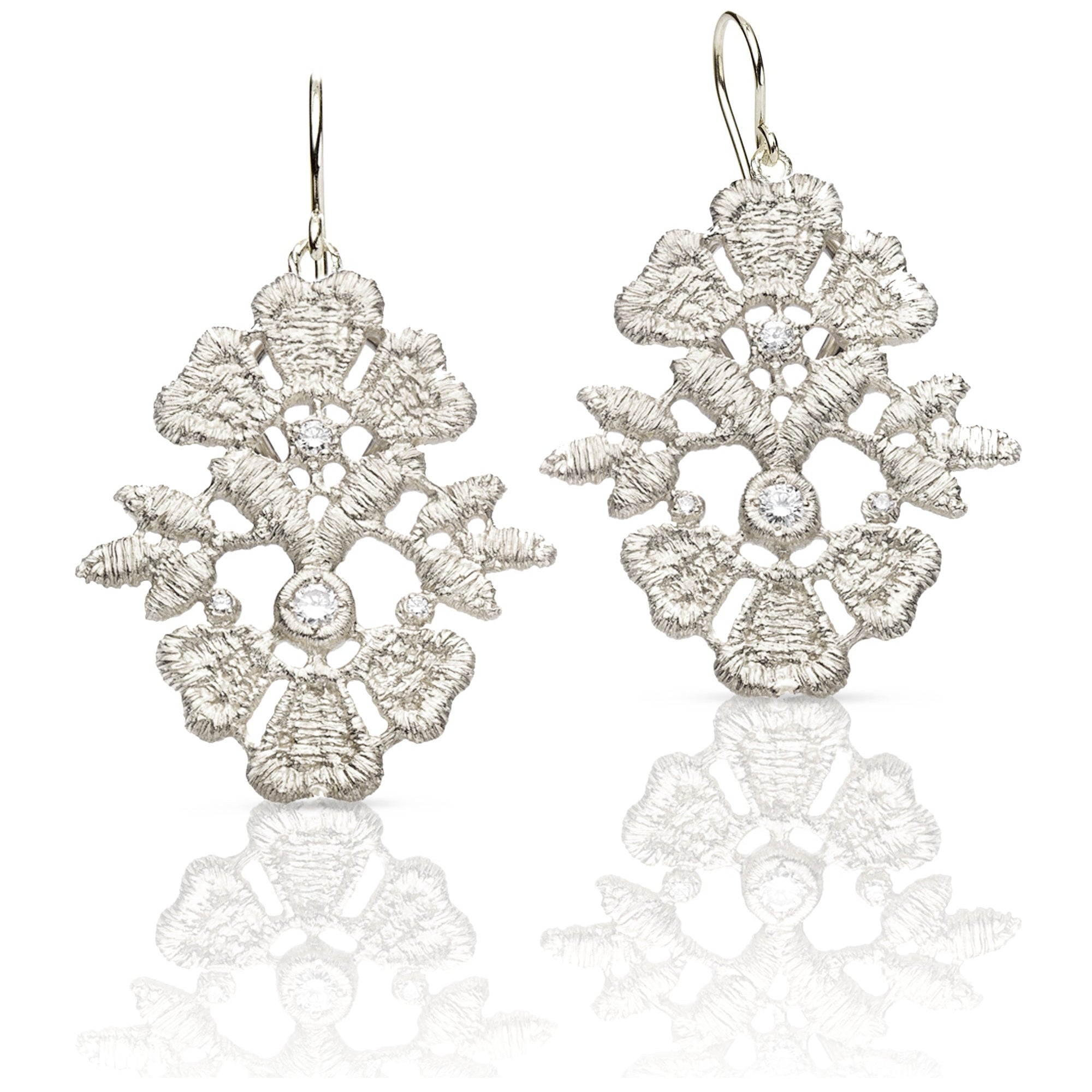 Ohrringe "Flower Garden" in Silber mit Brillanten und Bügeln