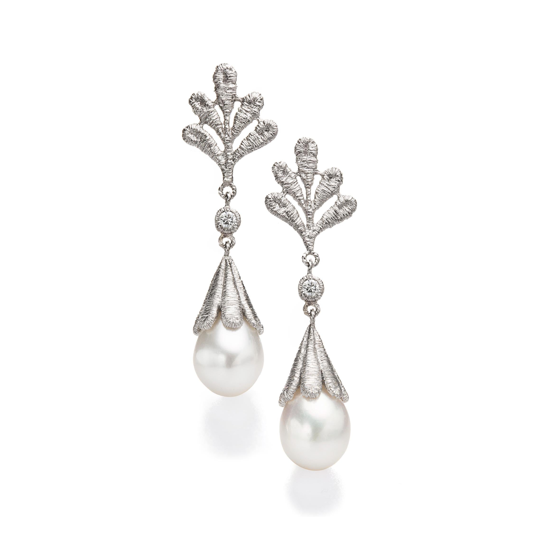 Ohrringe "Amalia" in Silber mit Brillant und Süßwasserperle