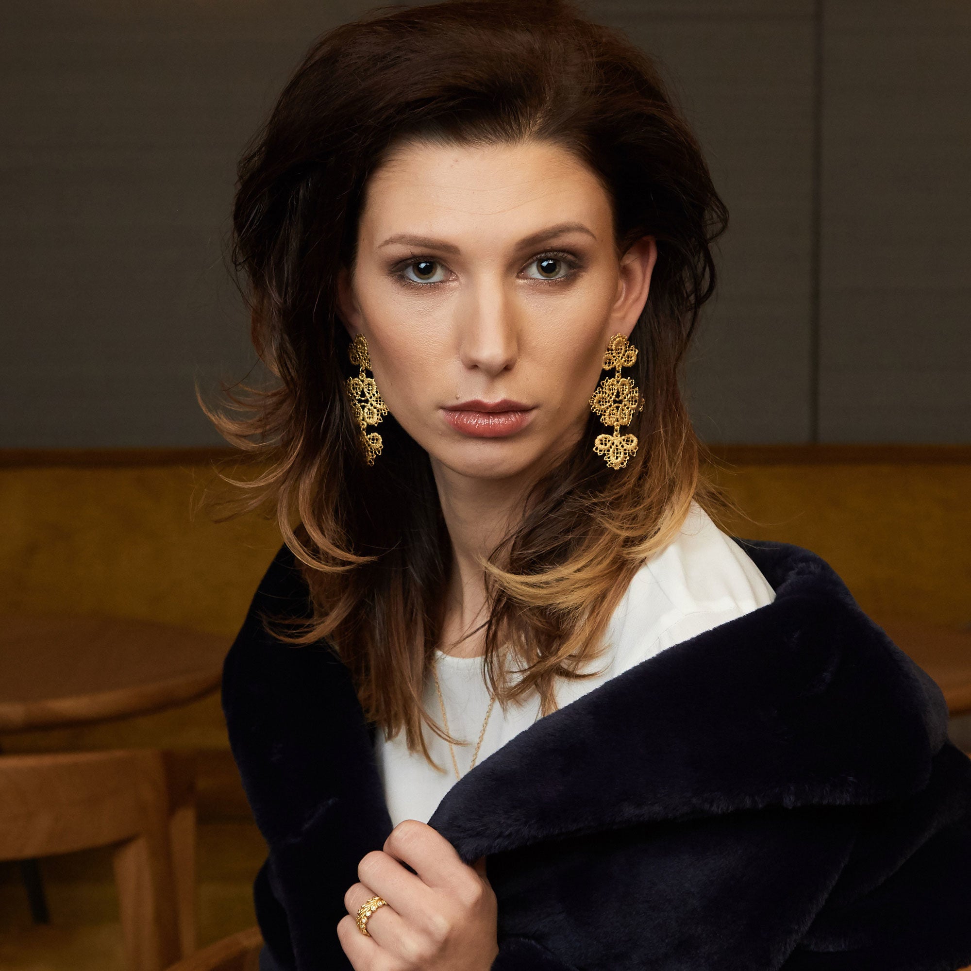 Pendant earrings "Merchants Daughter“ in yellow gold