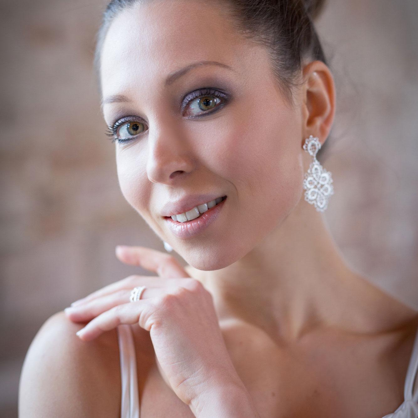 Small pendant earrings "Merchants Daughter" in silver