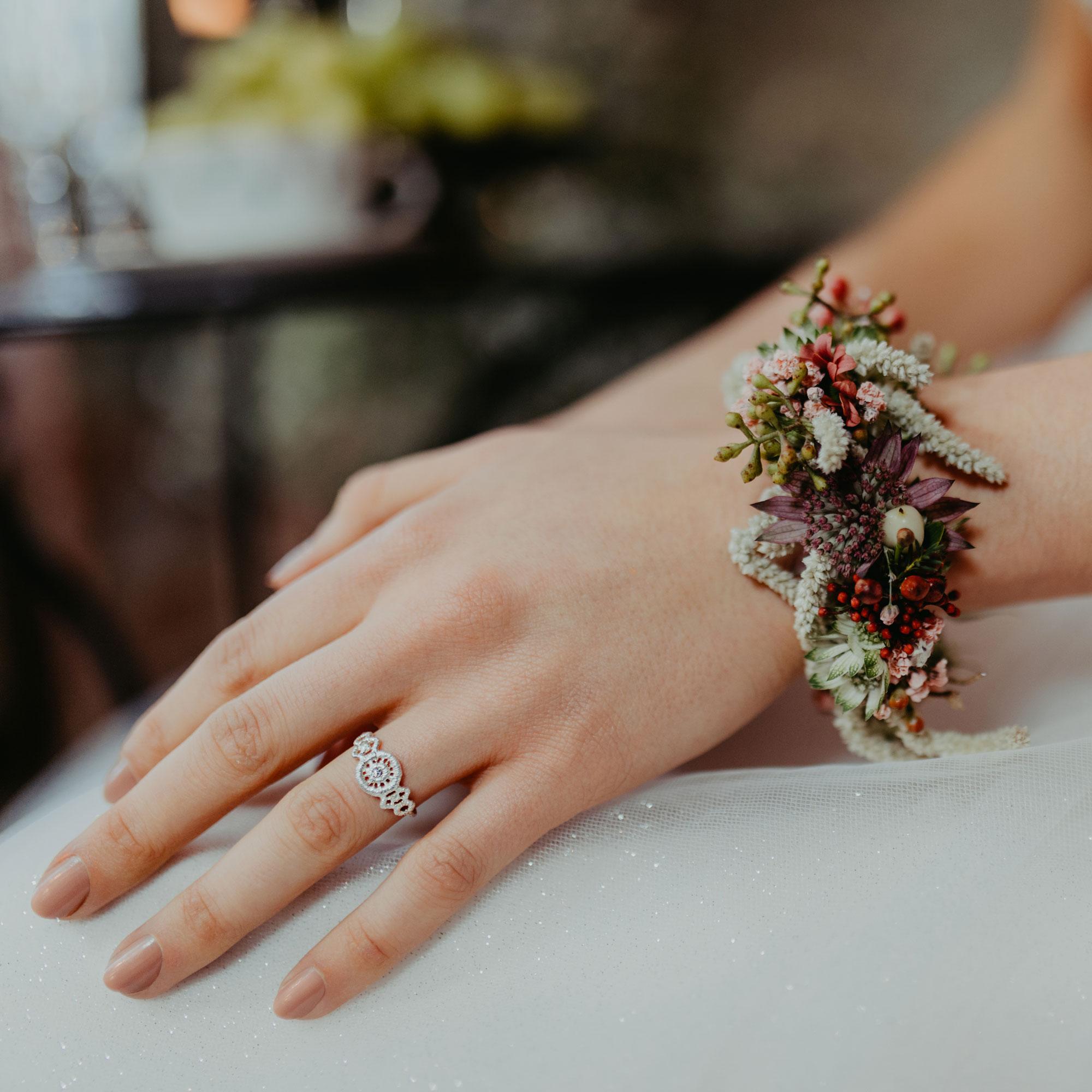 Ring "Turandot" in silver with brilliant-cut diamond