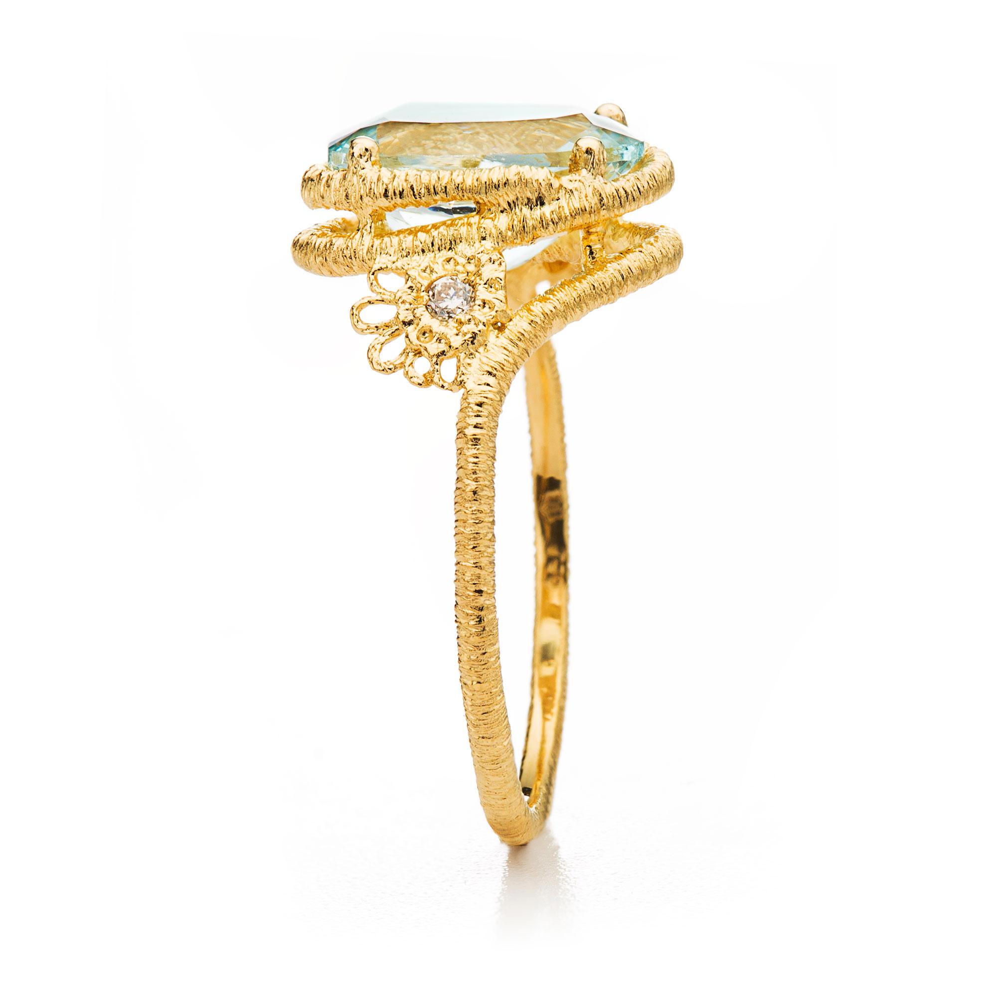 Ring "Theresa" in Gelbgold mit Aquamarin und Brillanten