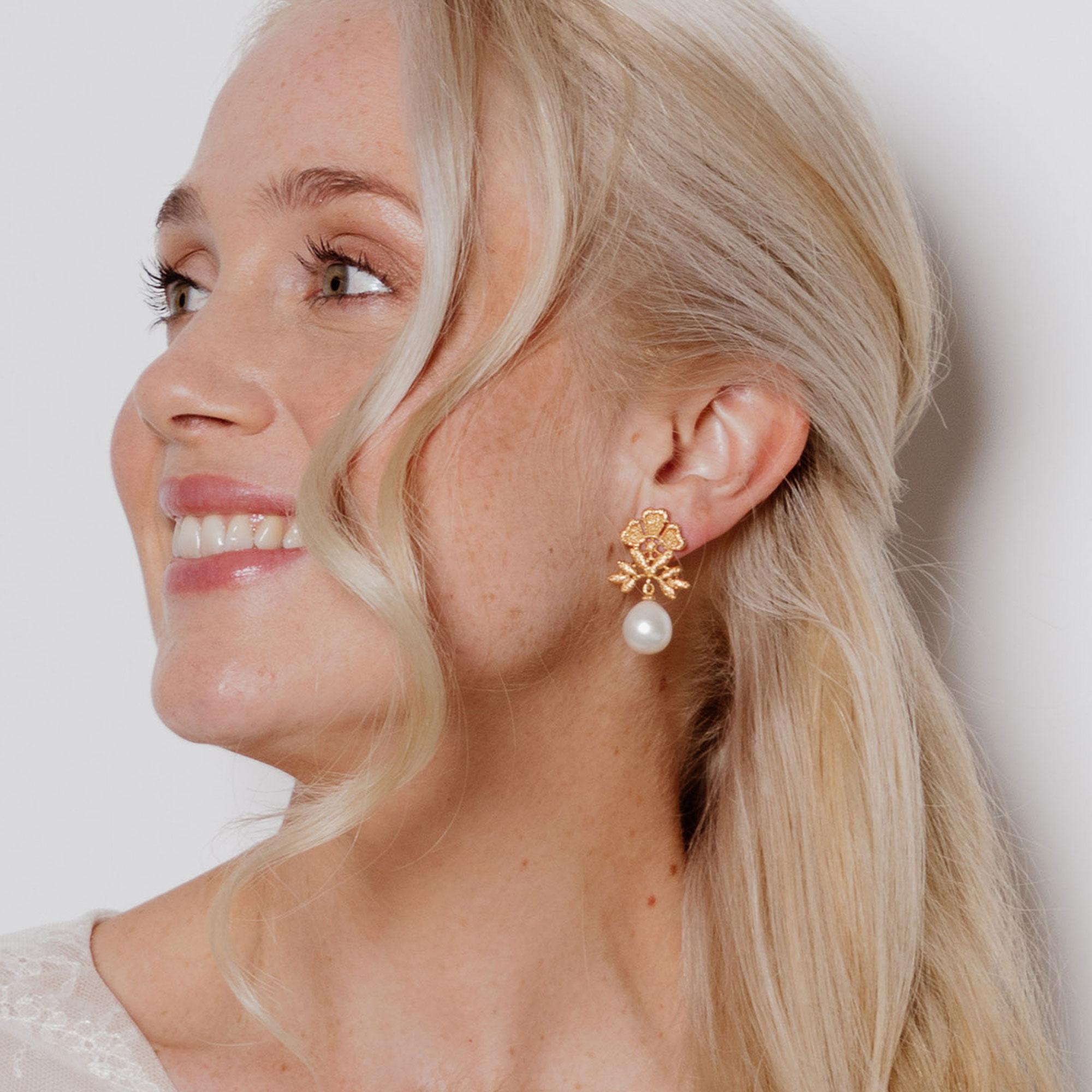 Ohrringe "Miss Aida Pearl" in vergoldetem Silber