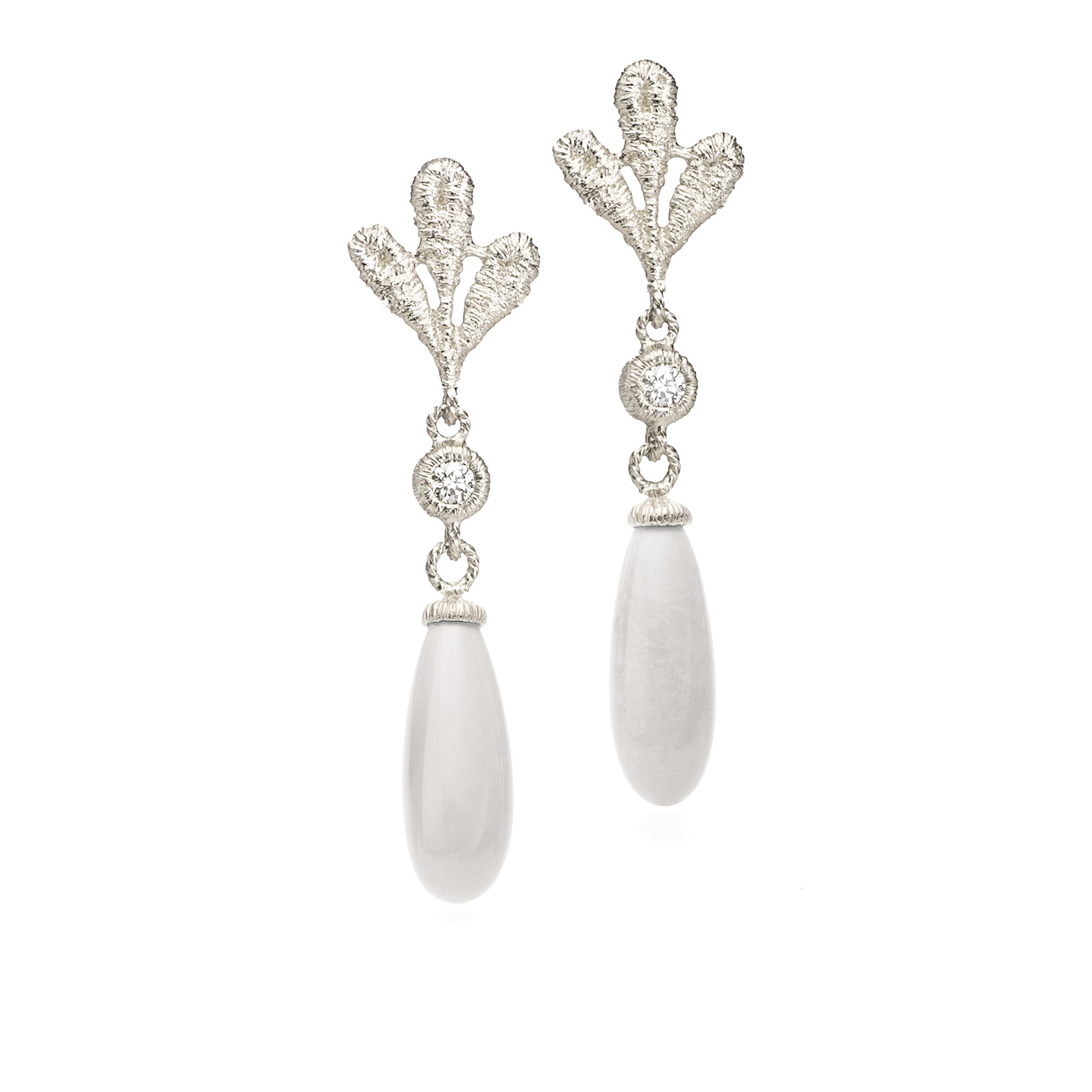 Ohrringe "Amalia Petite" in Silber mit Brillanten und weißen Mondsteinpampeln