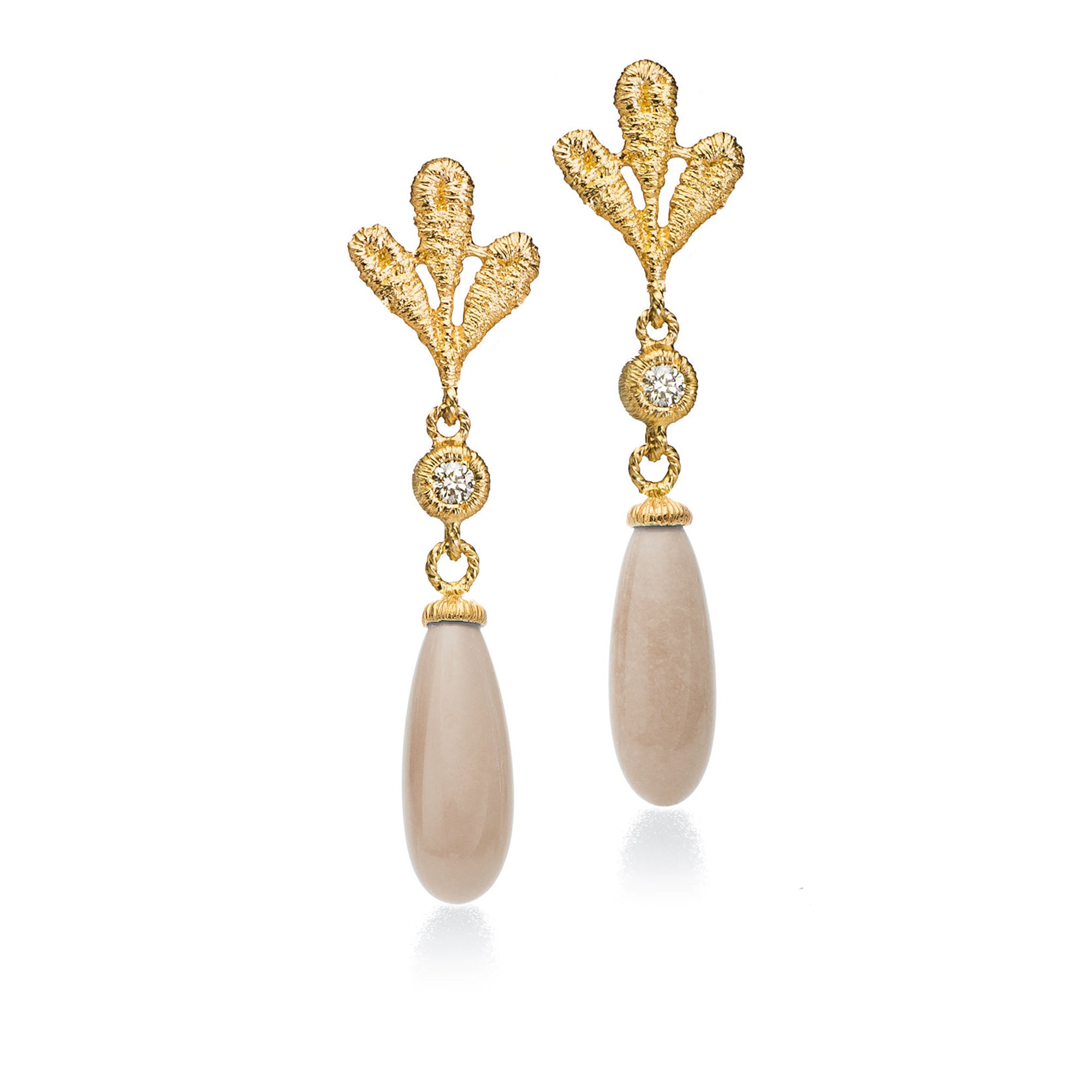 Ohrringe "Amalia Petite" in Gelbgold mit Brillanten und karamelfarbenen Mondsteinpampeln