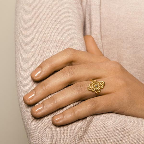 Ring "Mona Lisa" in yellow gold with brilliant-cut diamonds