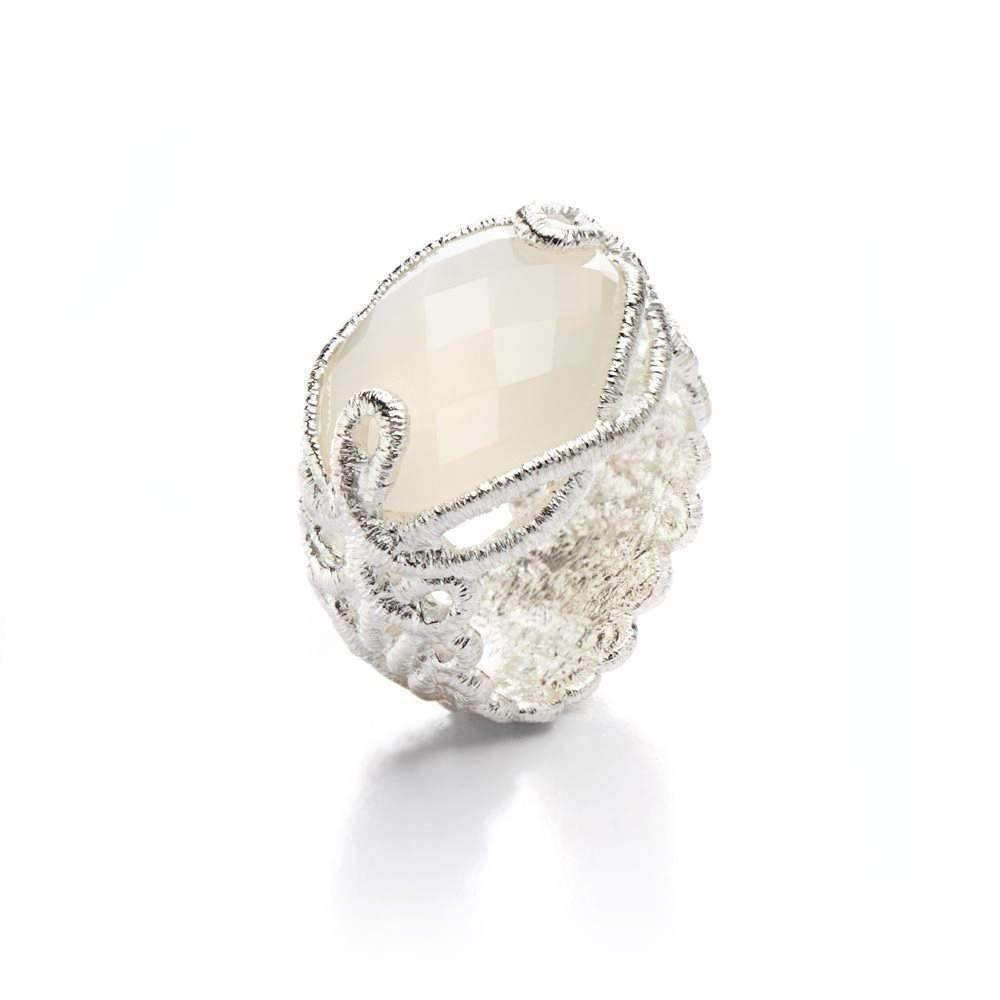 Brautschmuck Ring "Undine" in Silber. Exklusiver Spitzenschmuck für die perfekte Hochzeit.
