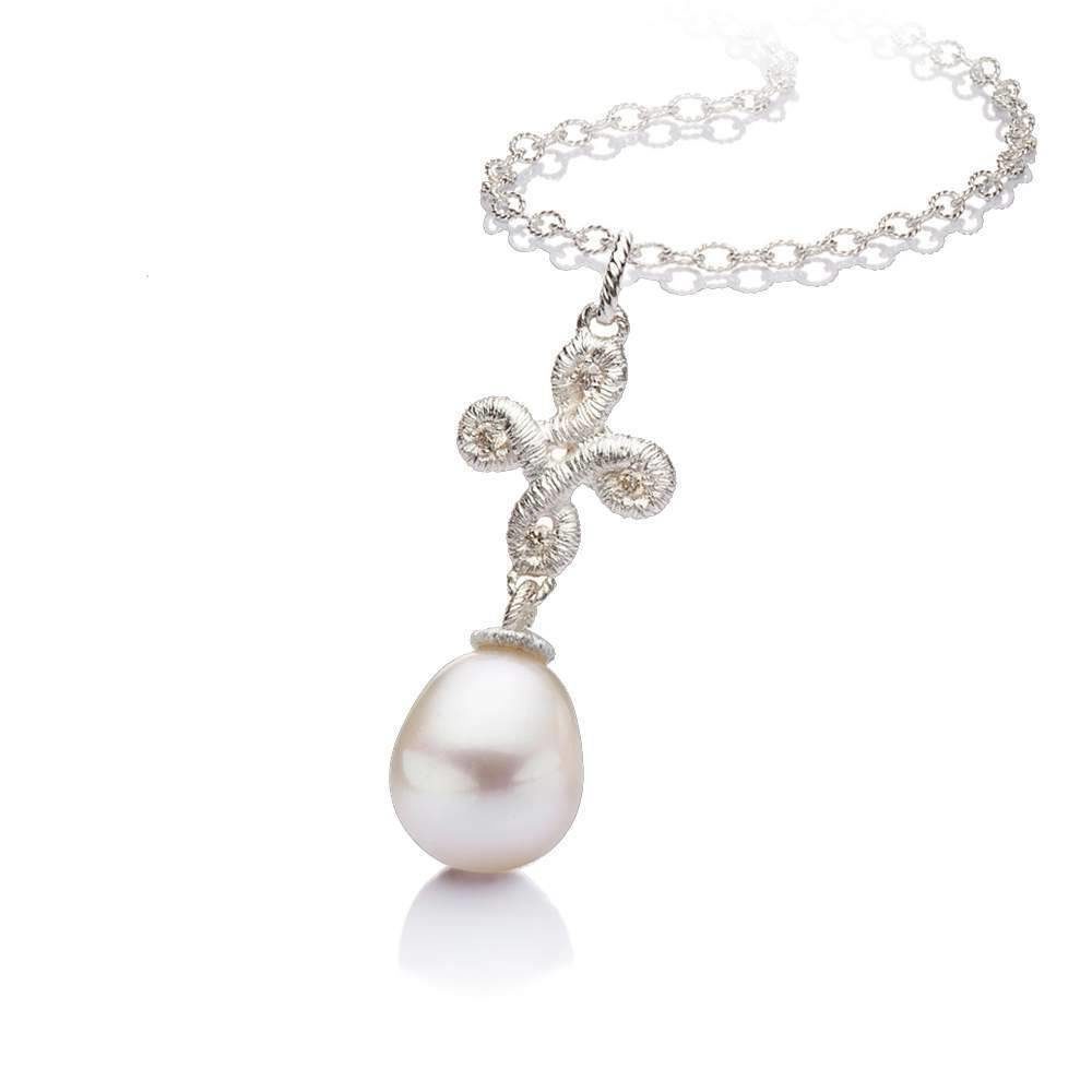 Brautschmuck Anhänger "Pique Dame" mit Perle in Silber mit Brillanten. Exklusiver Spitzenschmuck in Silber für die Hochzeit. Edler Hochzeitsschmuck.