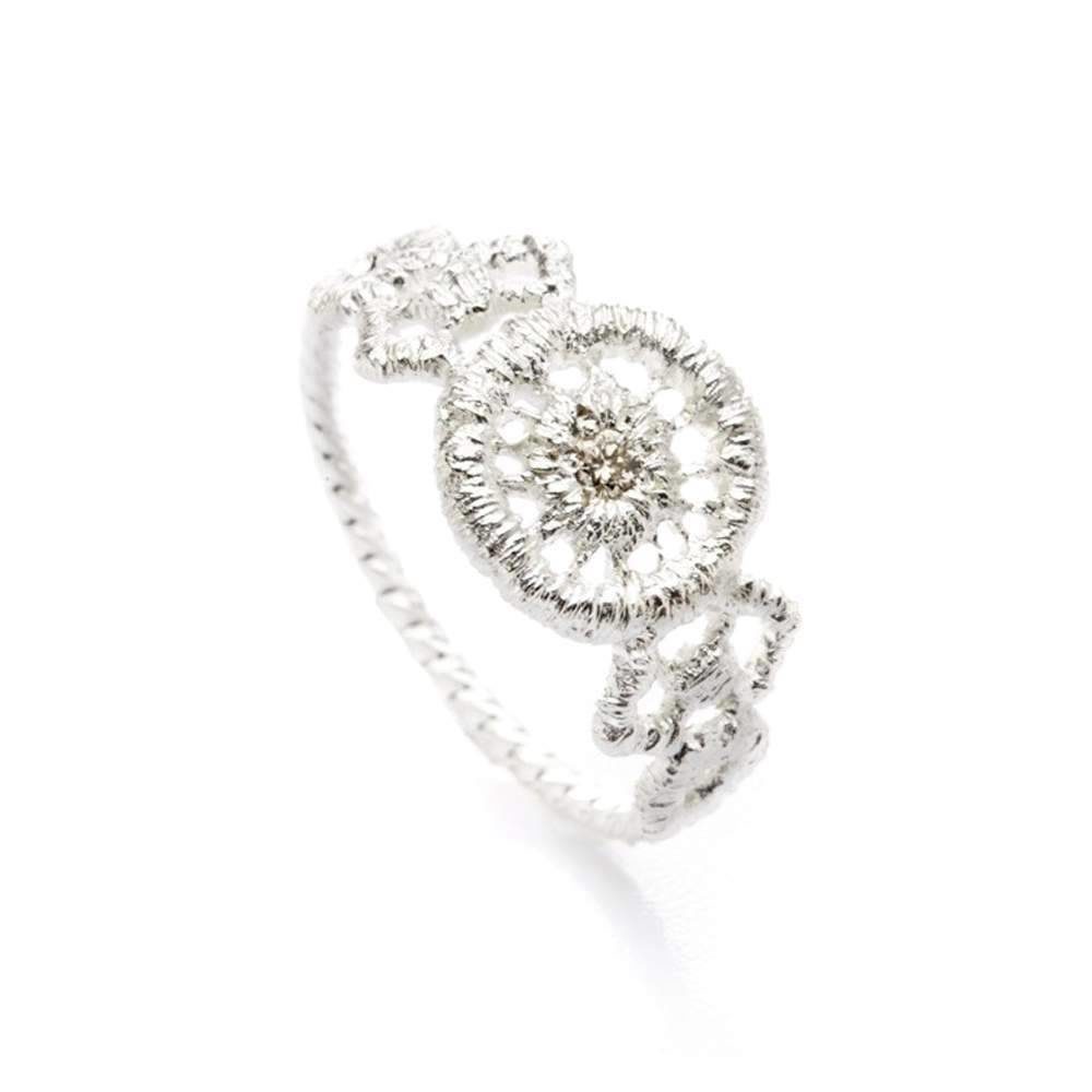 Brautschmuck Ring "Turandot" in Silber mit Brillanten. Exklusiver Spitzenschmuck für die perfekte Hochzeit.
