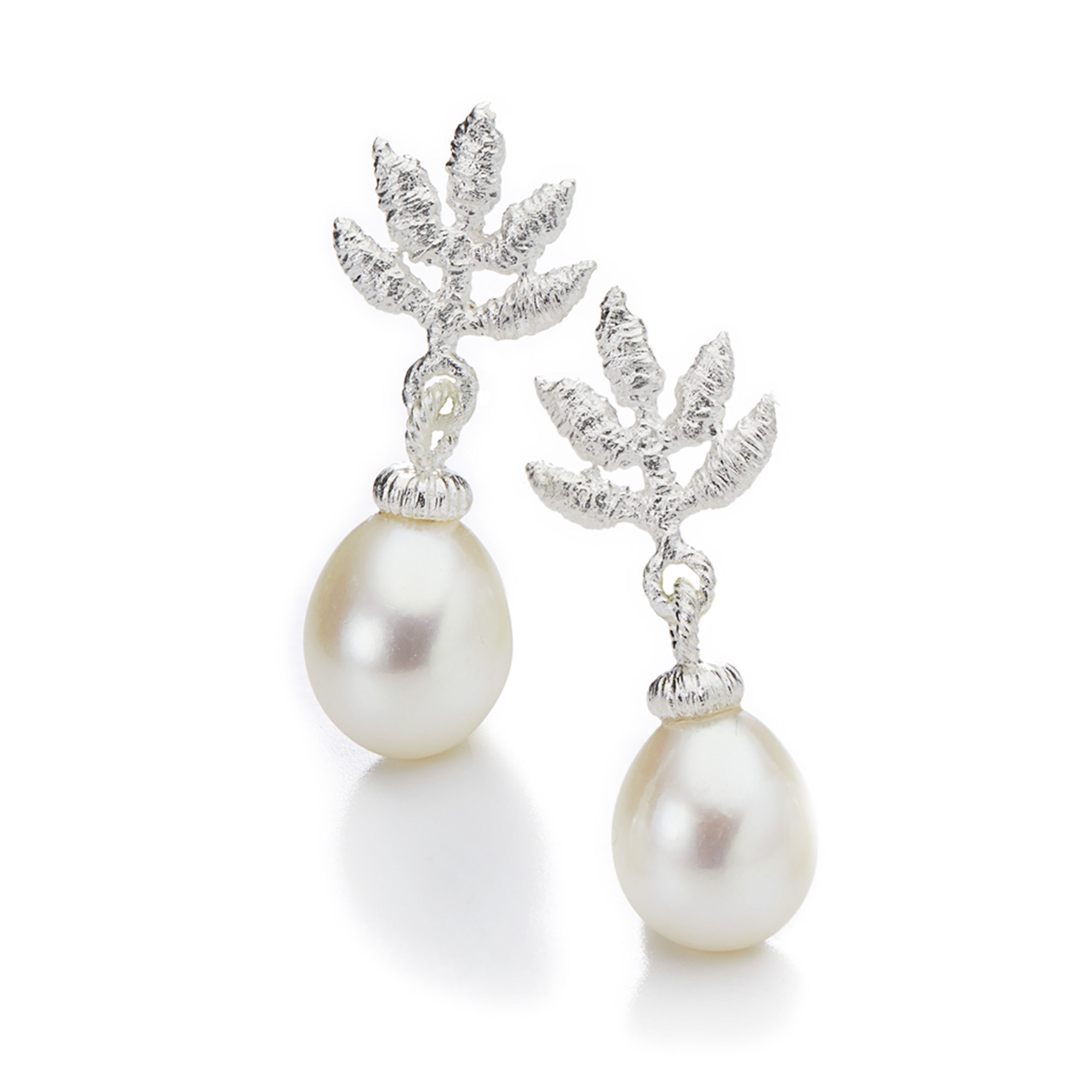 Brautschmuck Ohrringe "Marilu Pearl" in Silber. Exklusiver Spitzenschmuck für die perfekte Hochzeit.